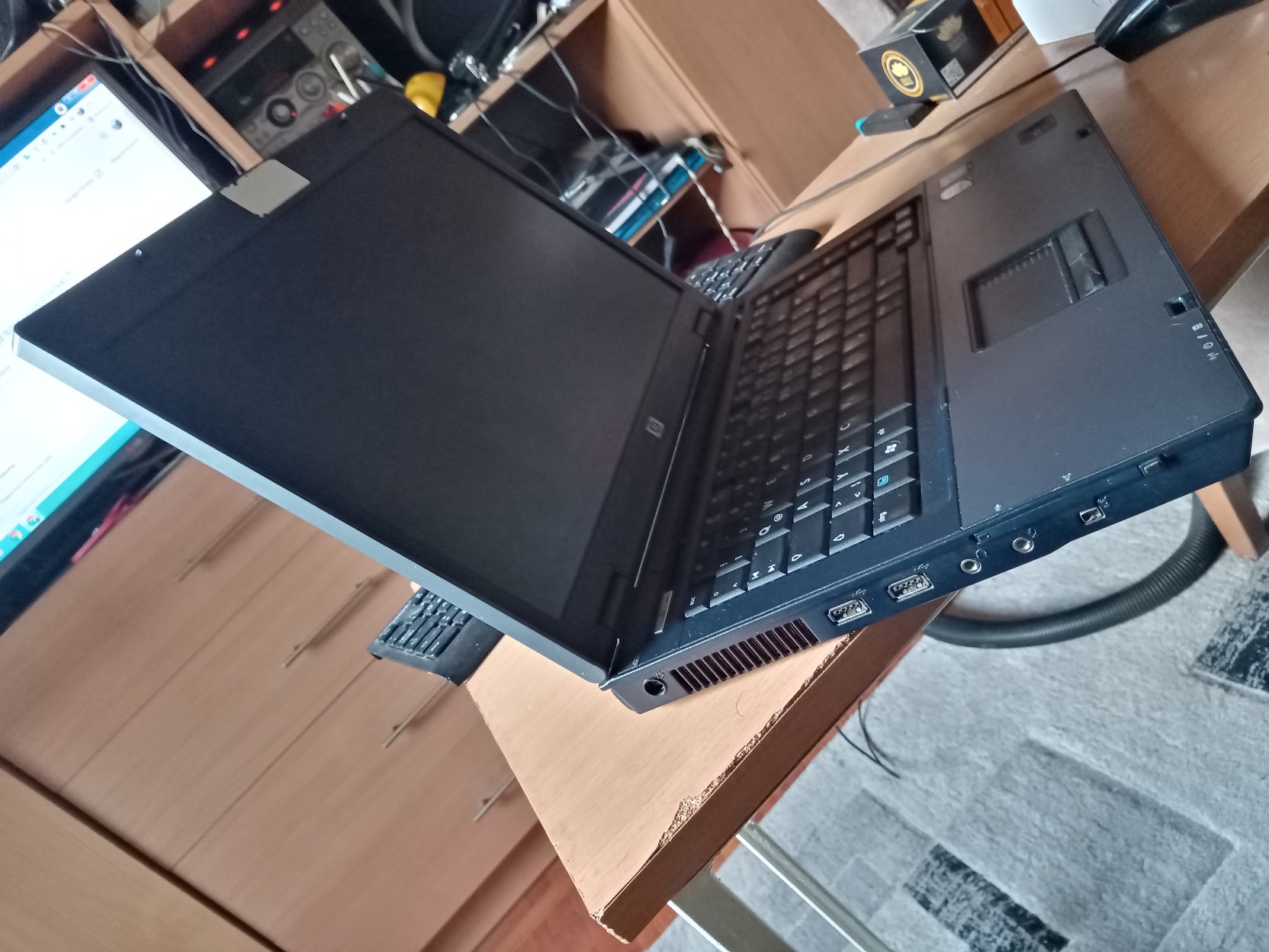 Laptop HP 6710B sa punjacem