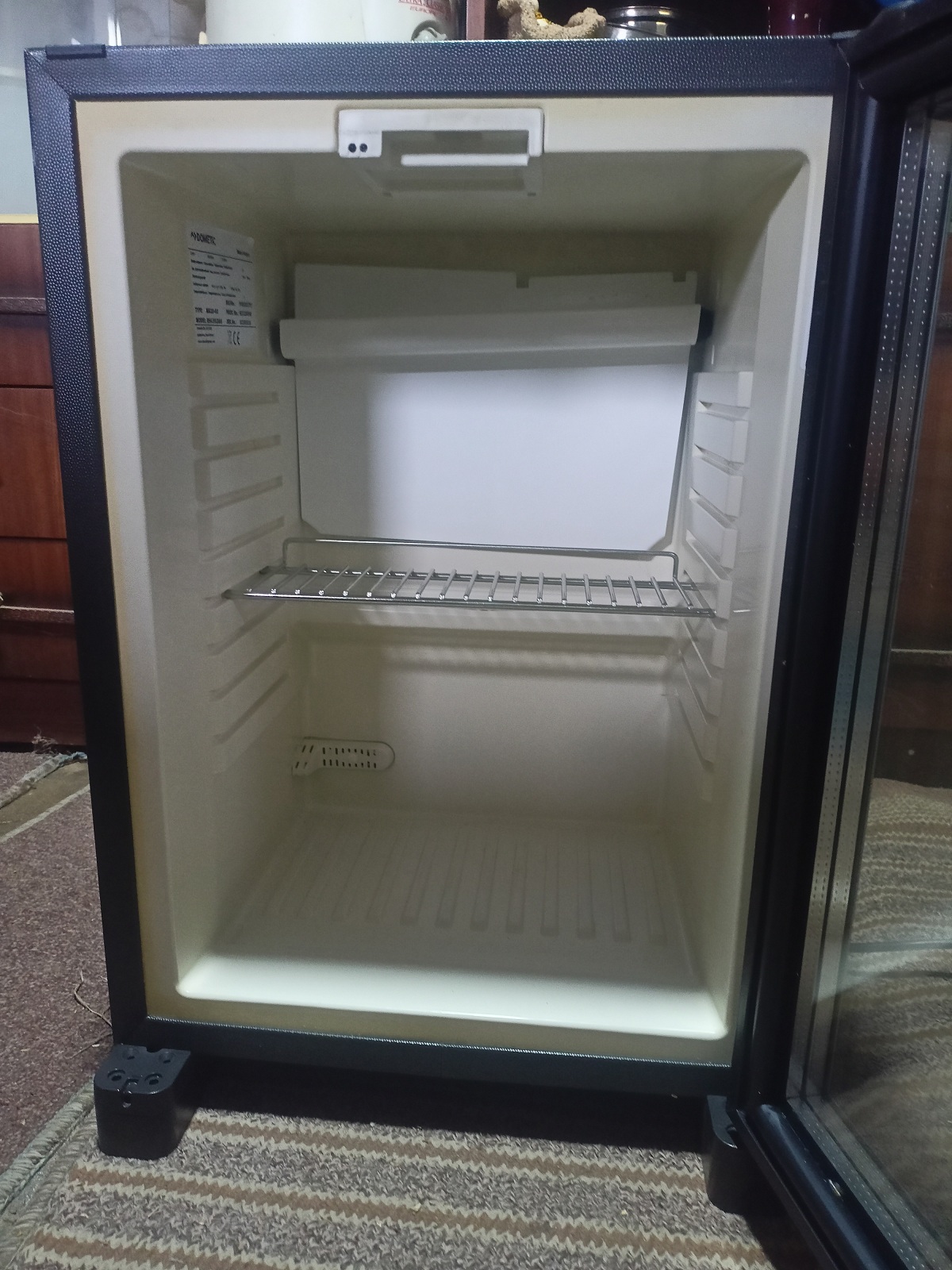 Mini bar frizider DOMETIC 75W 220v